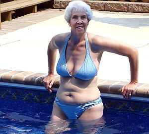 hot older woman on every side bikini porn pics