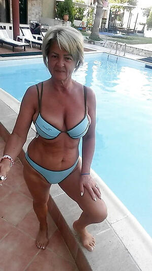 older woman in bikini freash pussy