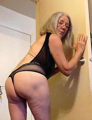 older moms ass posing nude
