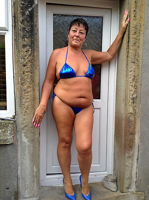 hot granny in bikini chilly pics