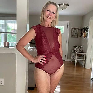 granny mom love posing overt