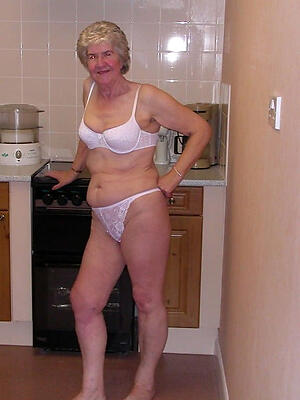 naked older housewives show off