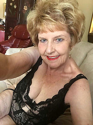 downcast selfshots granny shows us say no to pussy