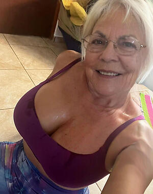 naked granny selfshots amateur pics