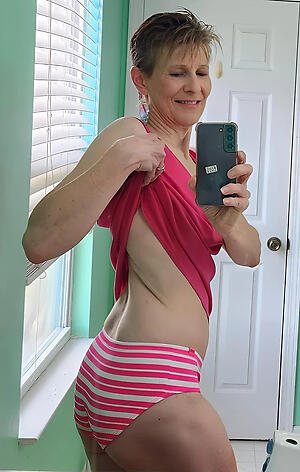 downcast elder mature porn pics