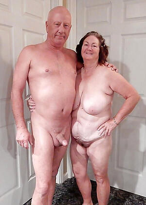 photoshooting with blue older leafless couples