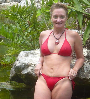 photoshooting with sexy granny fro bikini