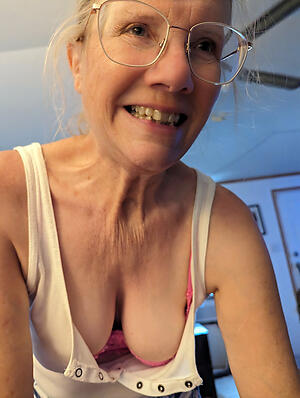 pic with naked saggy aged granny tits