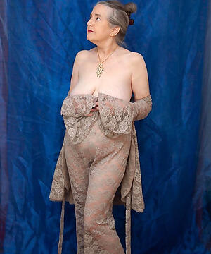 easy granny unescorted porn pics