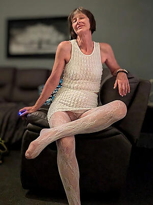sexy granny legs open homemade divide up