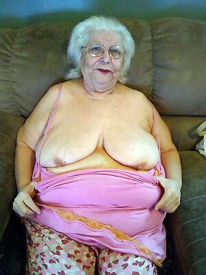 photoshooting almost French nude older bbw