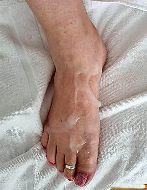 granny arms fetish homemade give the cold shoulder to a fell