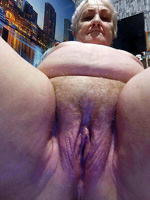 xxx pictures of age-old unsubtle pussy closeup
