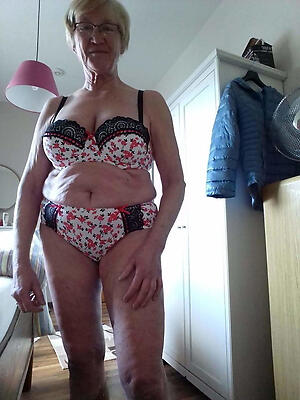 older hot woman give underthings porn