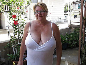 beamy titty grannys poses naked