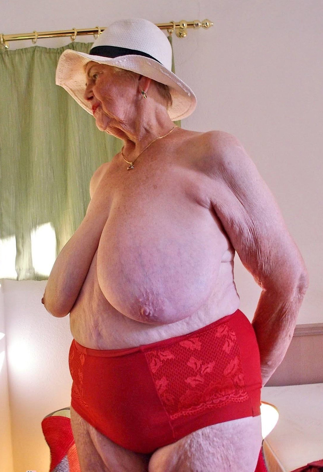 Roasting Sexy Yield Grannies Love Posing Uncover Maturegrannypussy