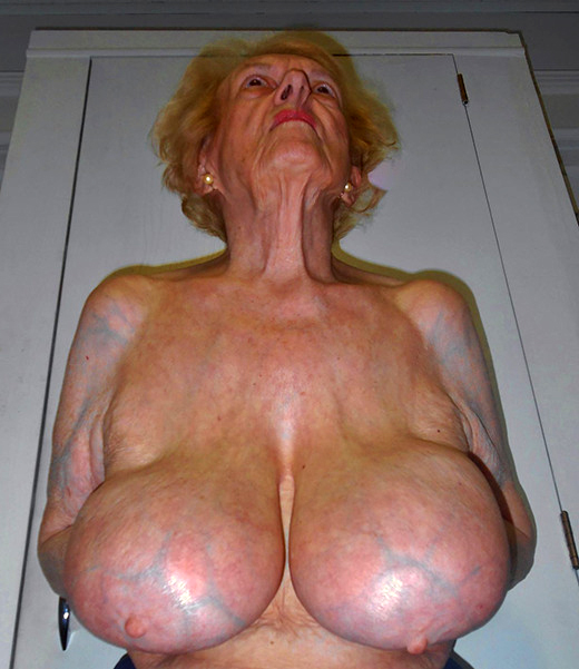 Grandmas nude Goldie Hawn,